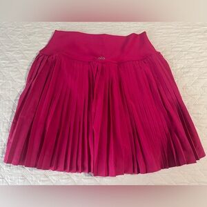 ALO Yoga Women's Fuchsia Pleated Mini Skirt